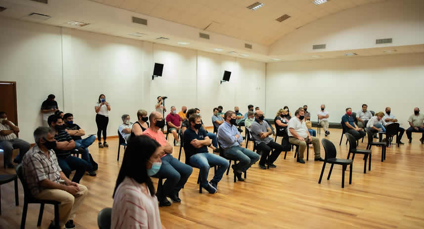 El Becario y transportistas escolares rurales acordaron el formato para el nuevo sistema del servicio