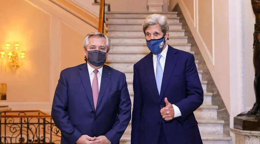 Fernández se reunió con el enviado estadounidense John Kerry y finalizó su gira por Europa