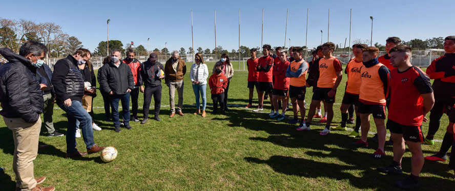 Bordet reconoció a los deportistas olímpicos y destacó la labor de los clubes