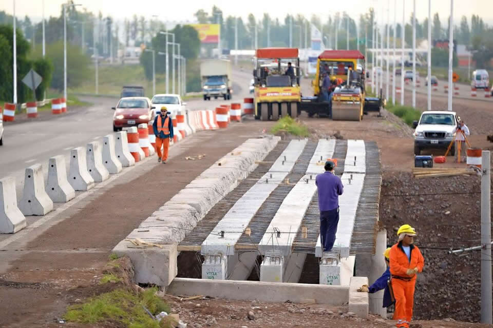 Obras públicas, aumento a jubilados, reactivación económica