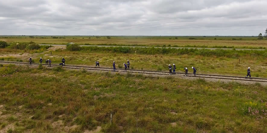 Empresas argentinas fabricarán durmientes con material reciclado para la red ferroviaria de cargas