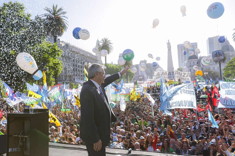 Ante una multitud en Plaza de Mayo, Alberto Fernández relanzó su gobierno