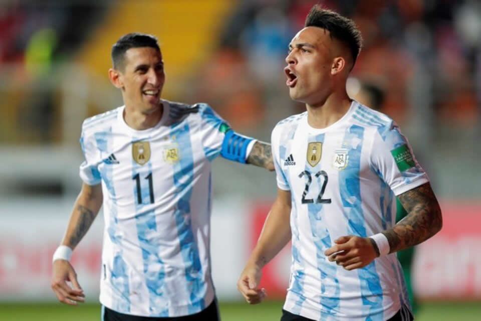 Con goles de Di María, Brereton y Martínez, la Selección se impuso 2-1 en la altura de Calama