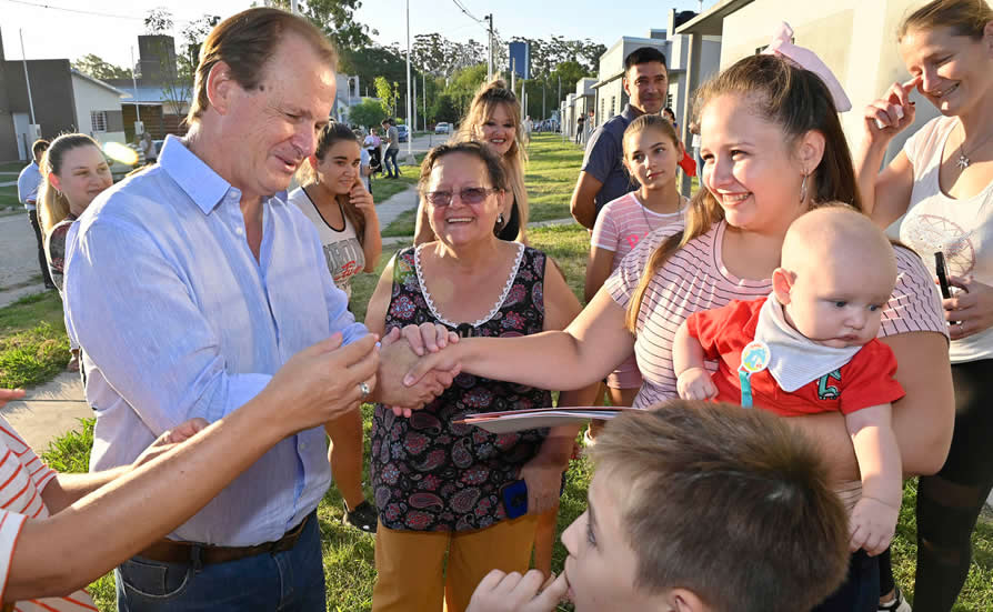 Bordet destacó la inversión de la provincia para viviendas en municipios y juntas de gobierno