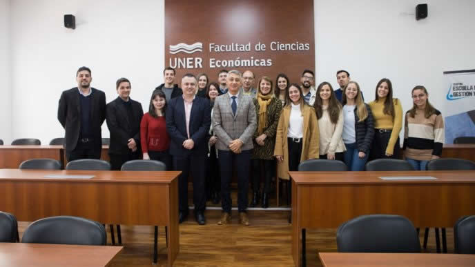 El Tribunal de Cuentas formalizó el ingreso de 13 nuevos pasantes de la UNER