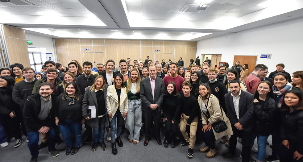 Bordet llamó a los jóvenes de la provincia a participar del programa “gestión para el desarrollo”