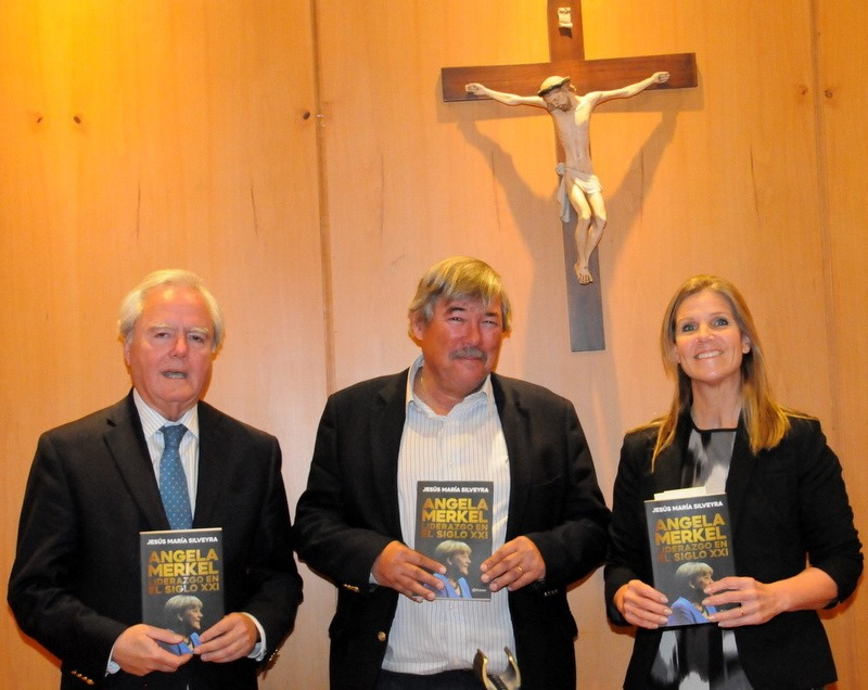 Hotton y Pinedo disertaron en la presentación del libro “Ángela Merkel, liderazgo en el siglo XXI”