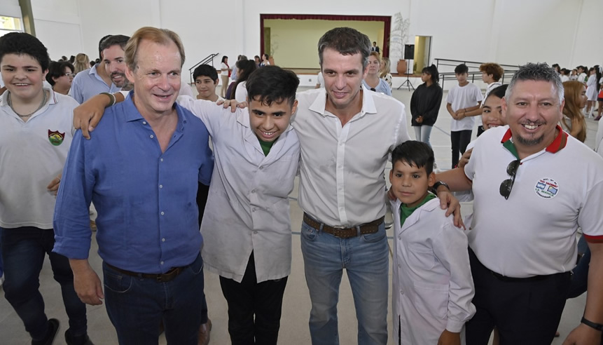 BORDET JUNTO AL INTENDENTE CRESTO INAUGURÓ OBRAS EDUCATIVAS Y DEPORTIVAS EN CONCORDIA