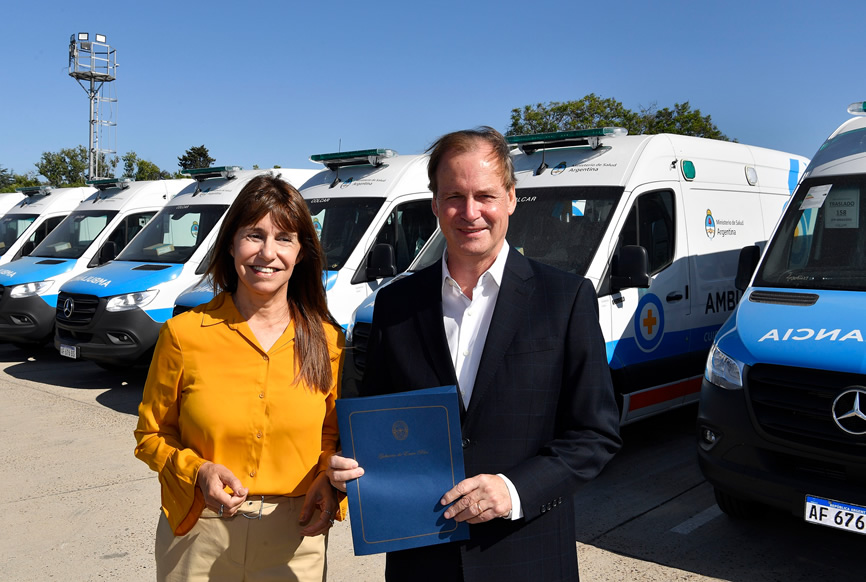 Con ambulancias y reconocimiento para profesionales, Bordet fortalece el sistema sanitario de la provincia