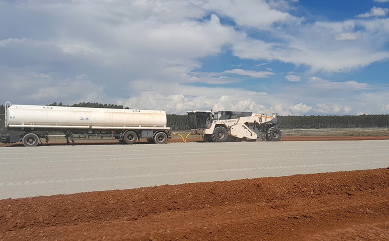 Inició el asfaltado de la nueva pista del aeropuerto de Concordia