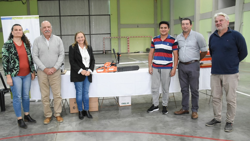 El gobierno fortalece con equipamiento de trabajo a emprendimientos de la Economía Social de Colonia Elía