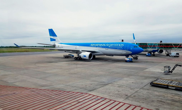 SUSTO EN BUENOS AIRES Evacuaron un avión en Ezeiza por una amenaza de bomba