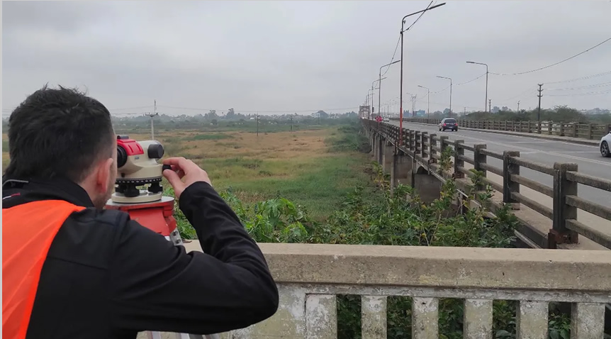 Vialidad Nacional realiza controles y define tareas en la grieta del Puente Carretero