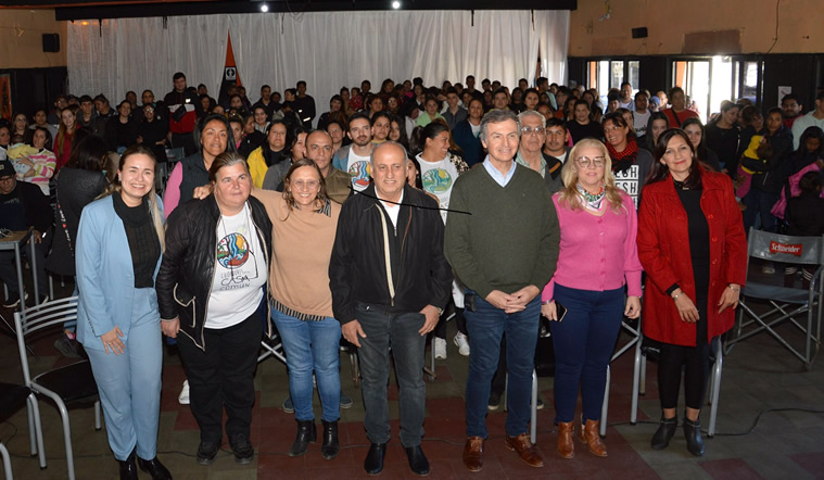 El gobierno provincial impulsa políticas en materia de juventud e inclusión digital en Santa Elena