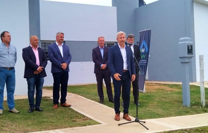 En la inauguración de 19 viviendas, Frigerio habló de un proyecto para cambiar la ley que rige al IAPV