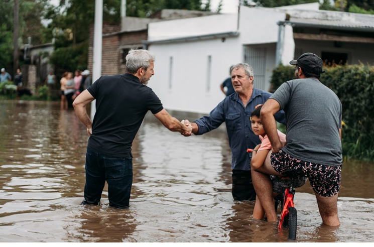 Frigerio estuvo en Gualeguay junto a los vecinos damnificados por el temporal