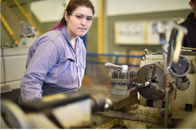 Institutos de Formación Técnico Profesional recibieron fondos para la mejora y el equipamiento de sus espacios