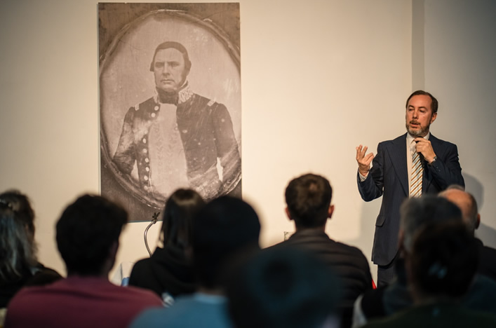 Se realizó una charla sobre el legado político de Urquiza con un importante marco de público