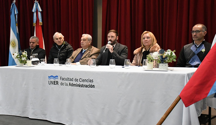 EL INTENDENTE AZCUÉ PARTICIPÓ DE LA APERTURA DE LA FERIA DE LAS CARRERAS