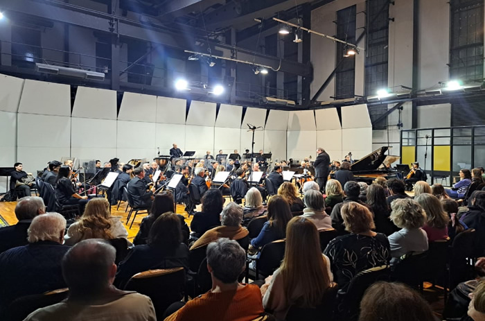 Vecinos de Villa Elisa asistieron a la presentación de la Sinfónica y disfrutaron de una noche de piano