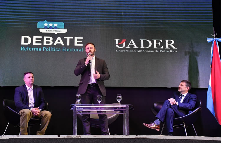 EL INTENDENTE AZCUÉ PARTICIPÓ DEL SEGUNDO ENCUENTRO DEL CICLO DE DEBATE SOBRE LA REFORMA POLÍTICA ELECTORAL EN ENTRE RÍOS