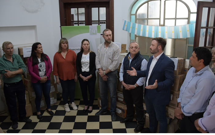 ENTREGA DE BIBLIOTECAS RURALES: UN APORTE PARA FORTALECER LA EDUCACIÓN EN LAS COMUNIDADES DEL DEPARTAMENTO CONCORDIA