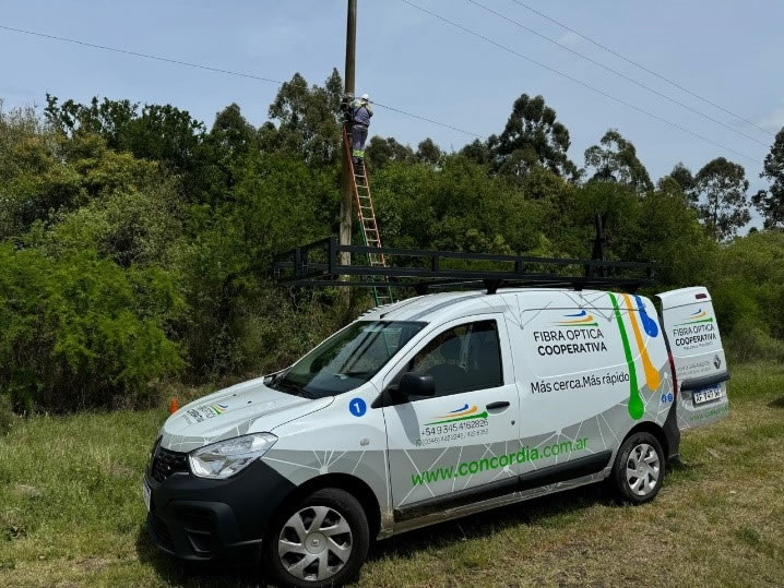 AVANZA LA OBRA DE LA COOPERATIVA ELÉCTRICA PARA BRINDAR INTERNET A PUERTO YERUÁ Y CALABACILLA