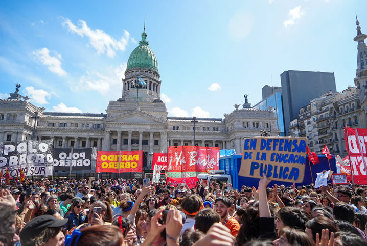 Protesta y represión frente al Congreso, crónica de una lucha que continúa