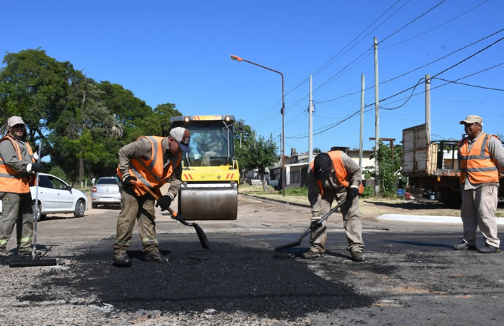 AZCUÉ DESTACÓ EL PROGRAMA DE BACHEO QUE SE IMPLEMENTA EN DISTINTOS PUNTOS DE LA CIUDAD